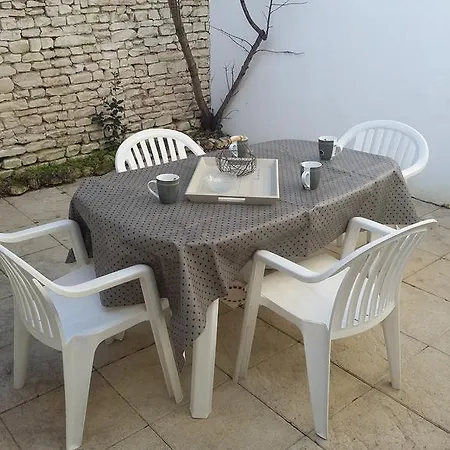 Apartment Re La Blanche *